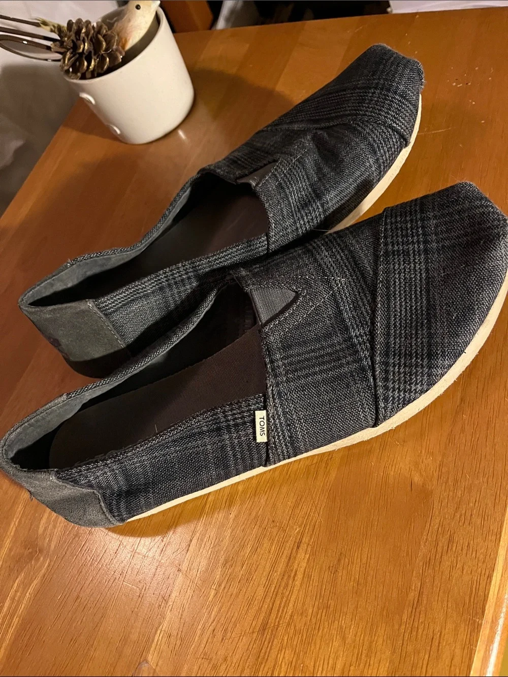 Tom’s cloth slip ons